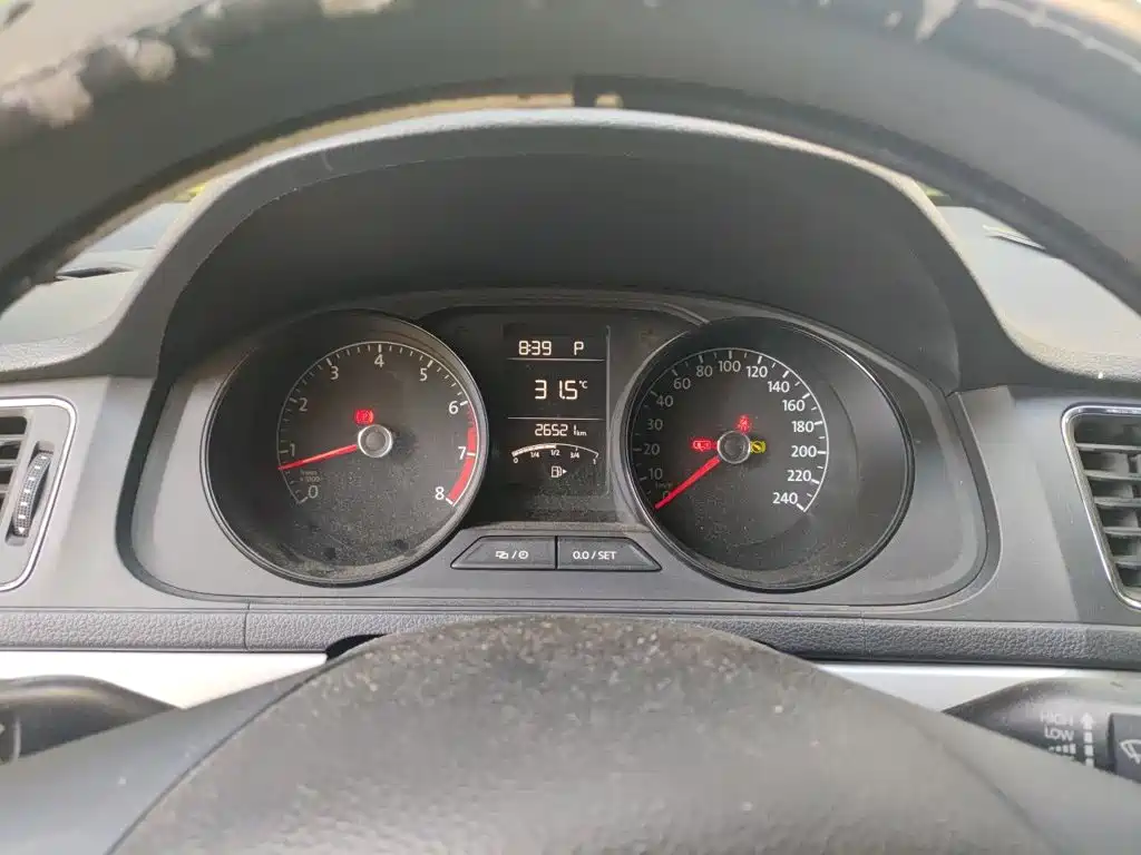 Volkswagen Gran Lavida 2015 1.6L AT