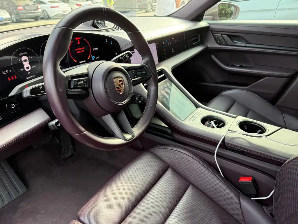 Porsche Taycan — миниатюра 7