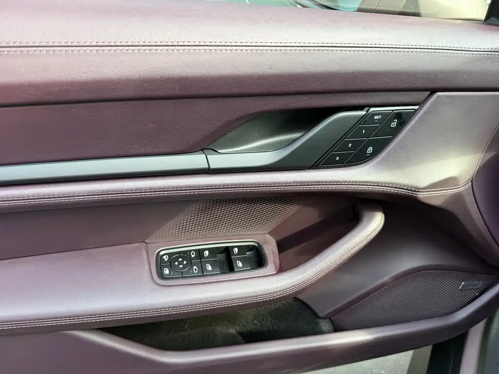 Porsche Taycan — миниатюра 5