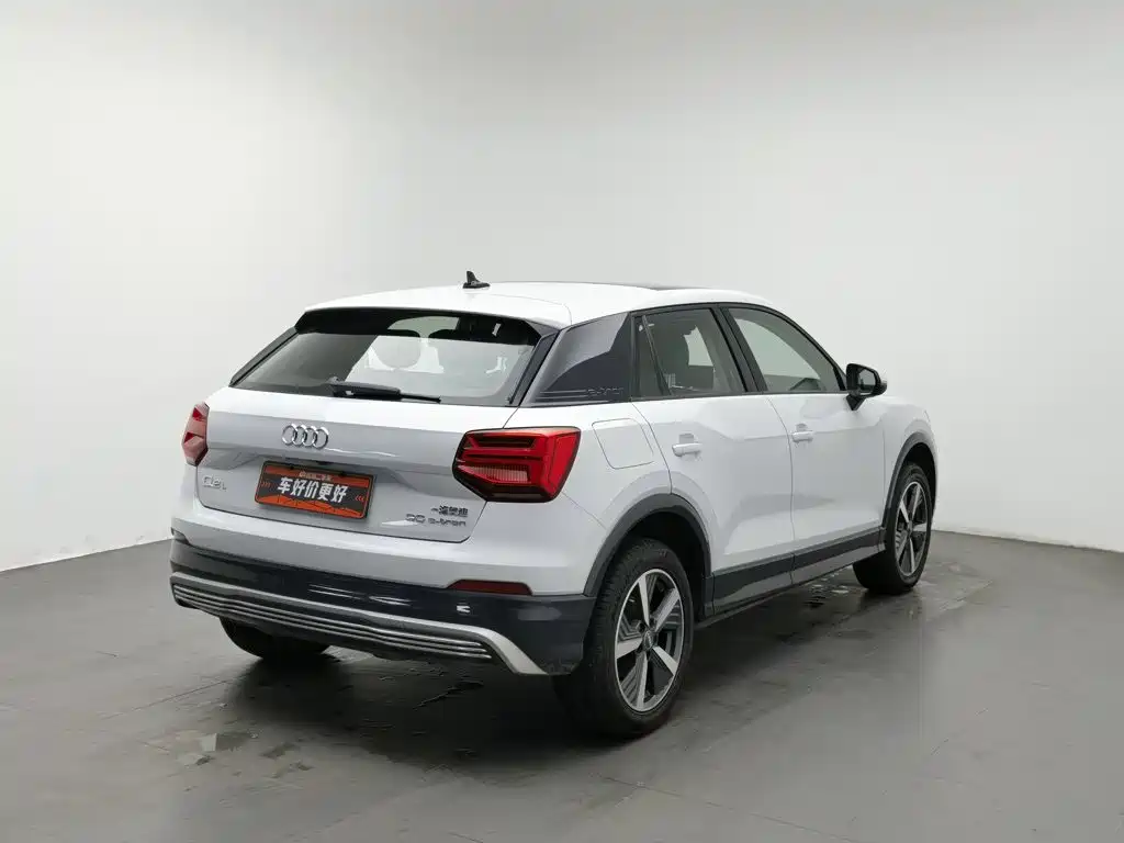 Audi Q2L e-tron — миниатюра 2