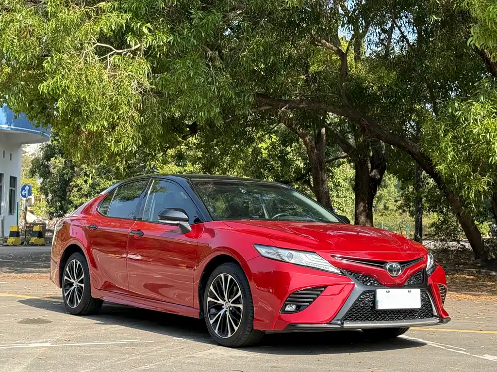 TOYOTA CAMRY