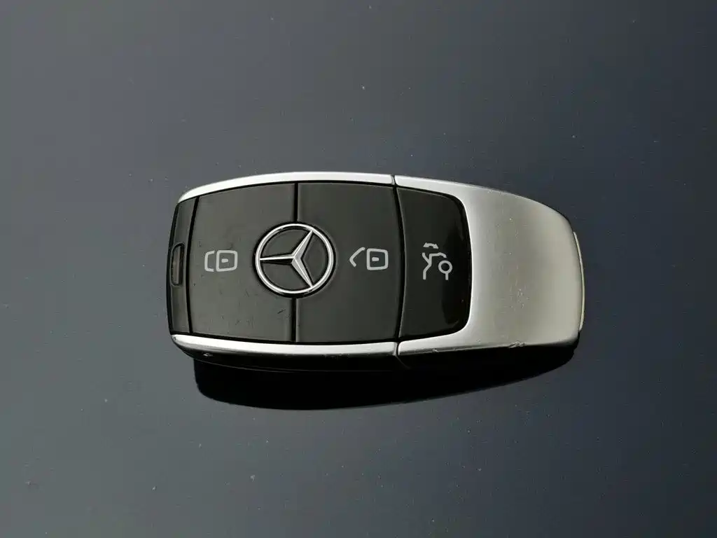 Mercedes-Benz E-Class (Import) — миниатюра 19