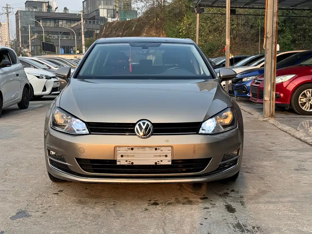VOLKSWAGEN GOLF