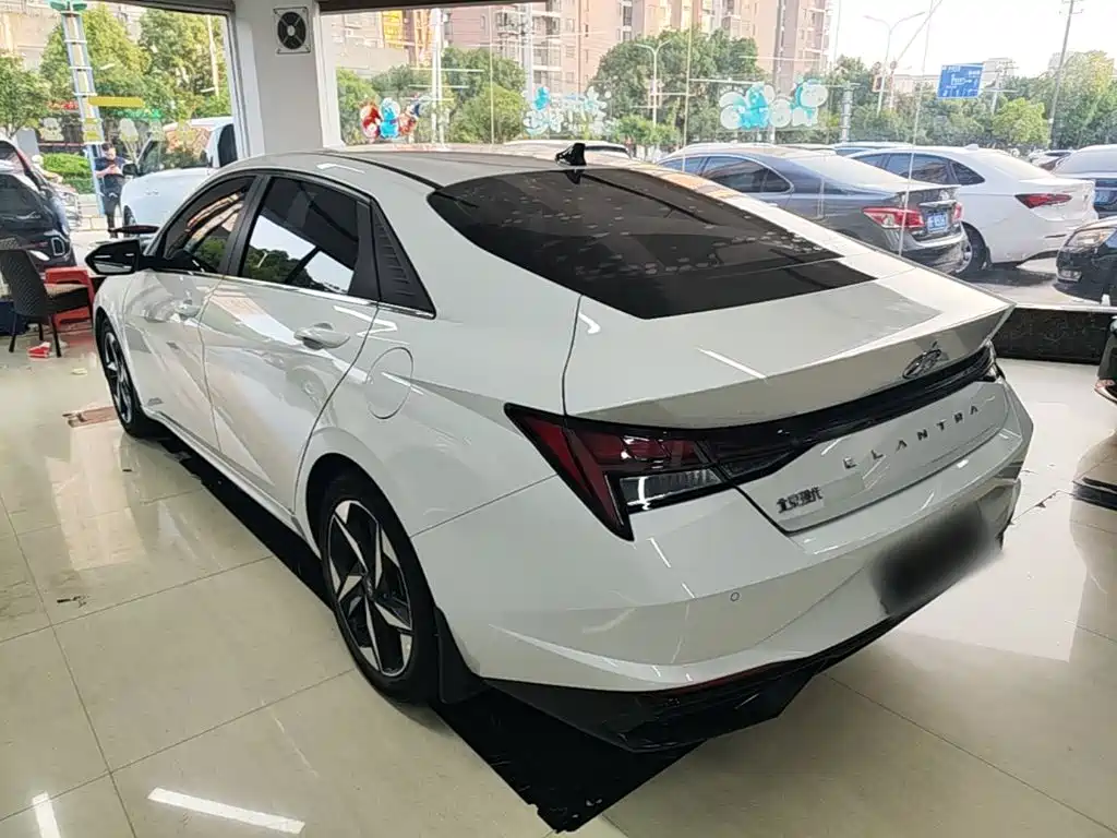 Hyundai Elantra — миниатюра 5