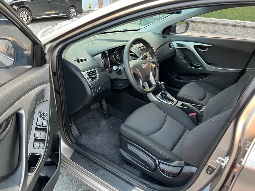 Hyundai Elantra Langdong — миниатюра 9
