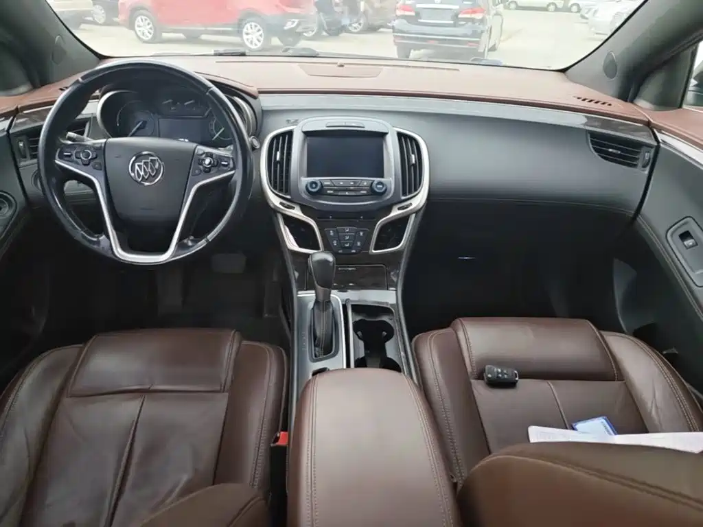 Buick LaCrosse — миниатюра 10