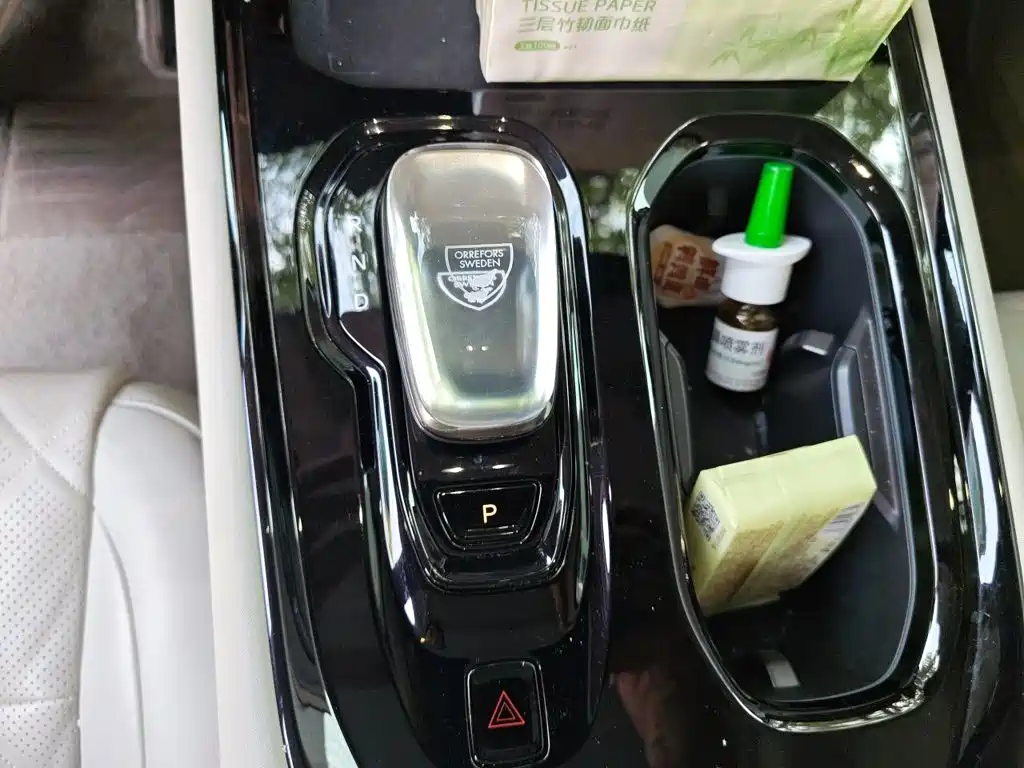Volvo EM90 — миниатюра 10