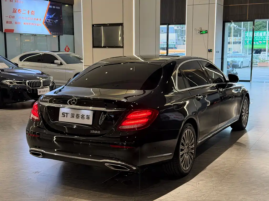 Mercedes-Benz E-Class — миниатюра 6