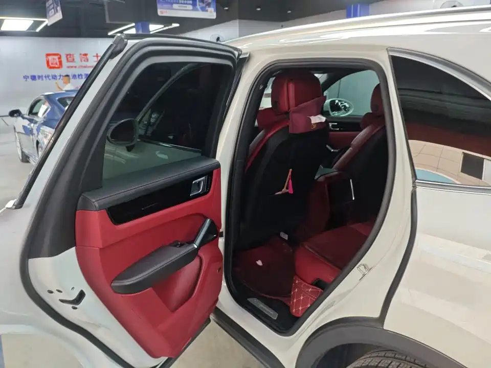 Porsche Cayenne — миниатюра 6