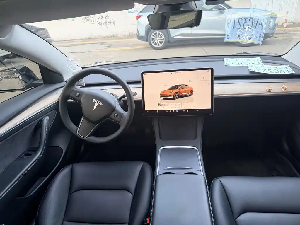 Tesla Model 3 — миниатюра 5