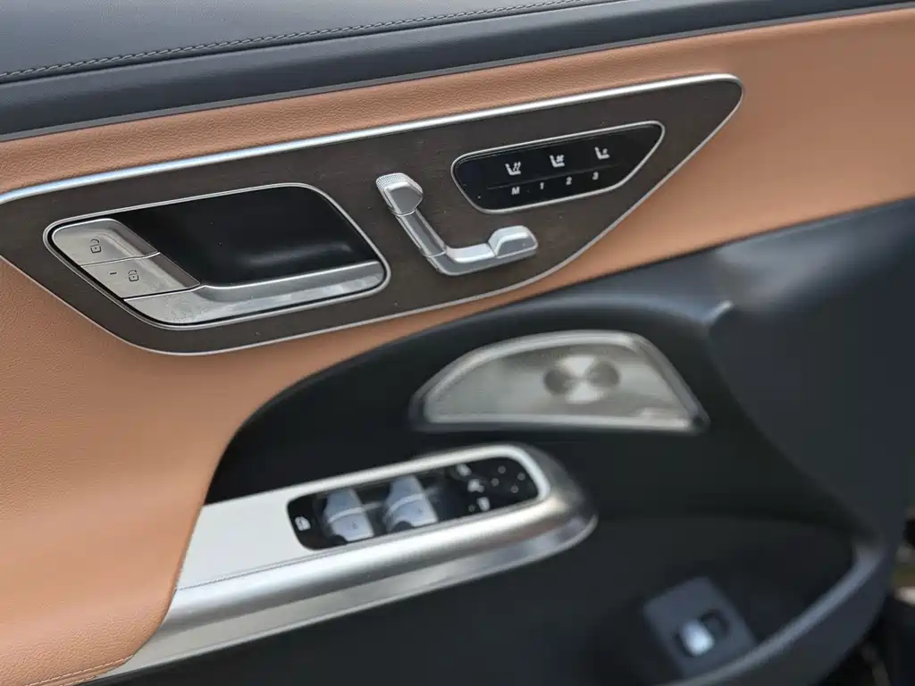 Mercedes-Benz E-Class — миниатюра 8