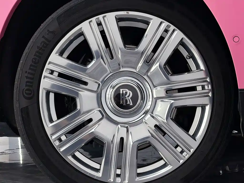 Rolls-Royce Cullinan 2022 6.7T мест