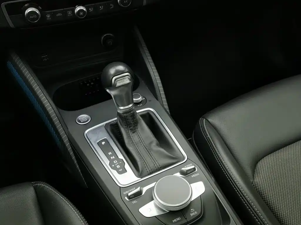Audi Q2L e-tron — миниатюра 13