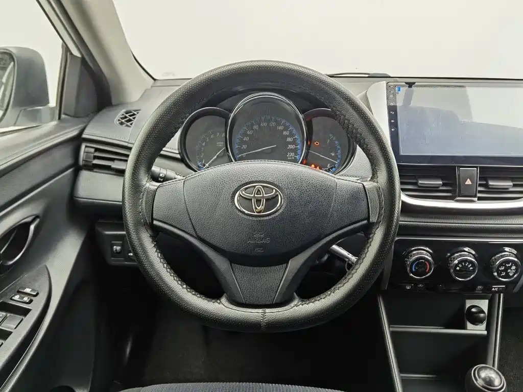 Toyota Yaris L — миниатюра 11