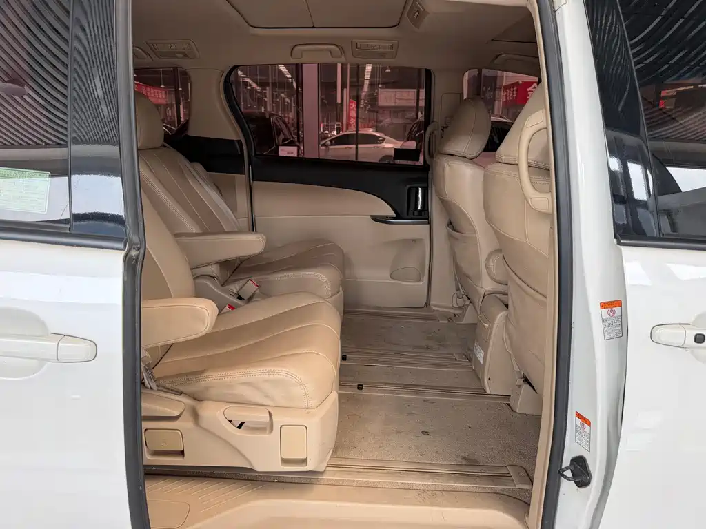 Toyota Previa — миниатюра 9