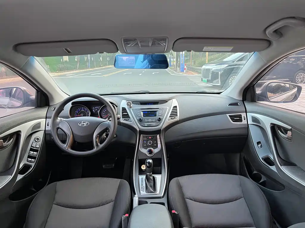 Hyundai Elantra Langdong — миниатюра 12