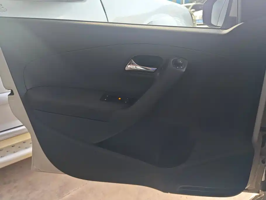 Volkswagen Polo — миниатюра 7