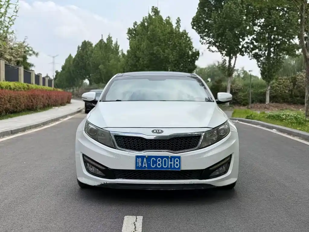 Kia K5 2011 2.0L AT GL