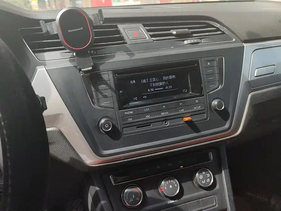 Volkswagen Touran — миниатюра 13