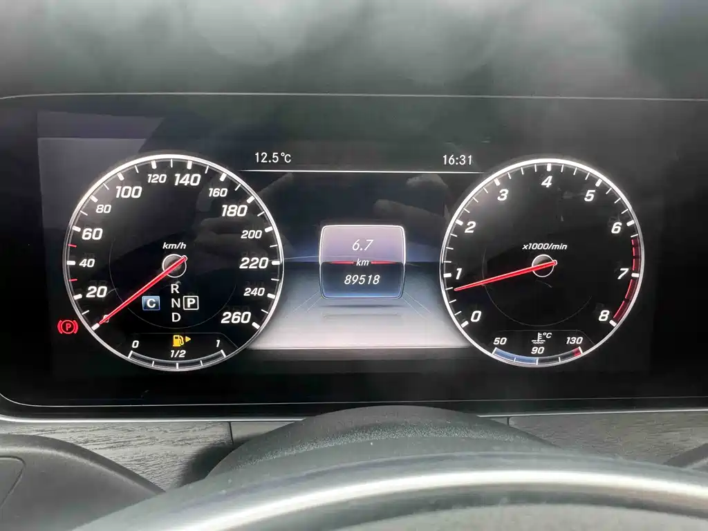 MERCEDES-BENZ E CLASS