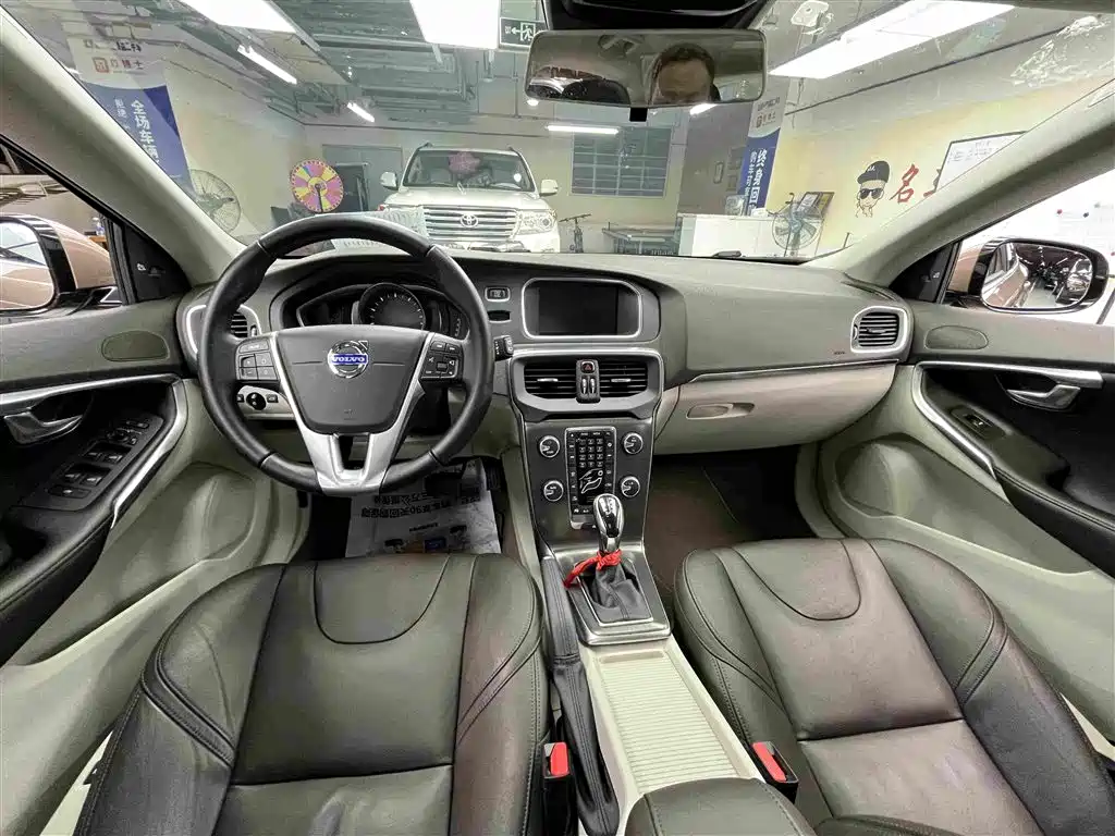 Volvo V40 — миниатюра 8