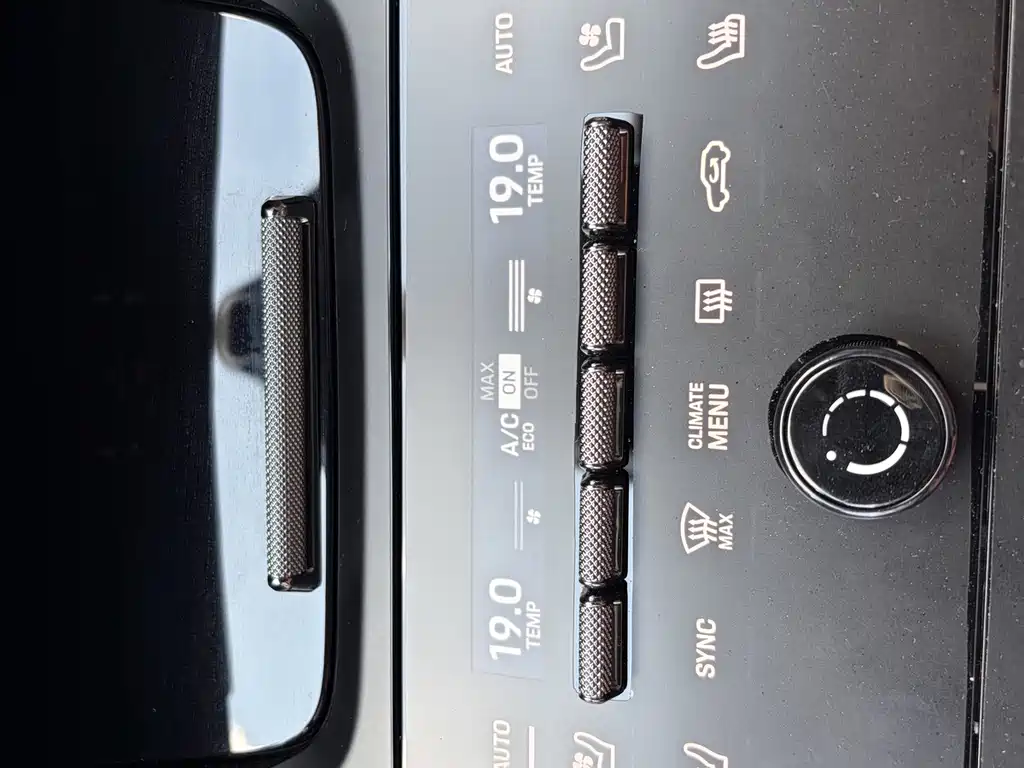 Porsche Cayenne — миниатюра 15