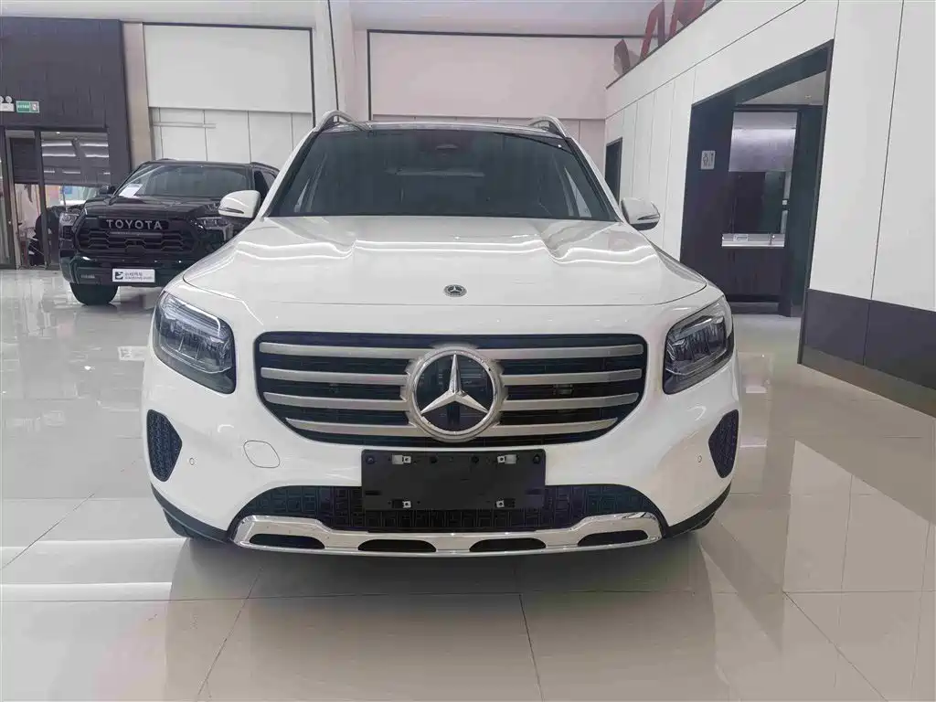 MERCEDES-BENZ GLB