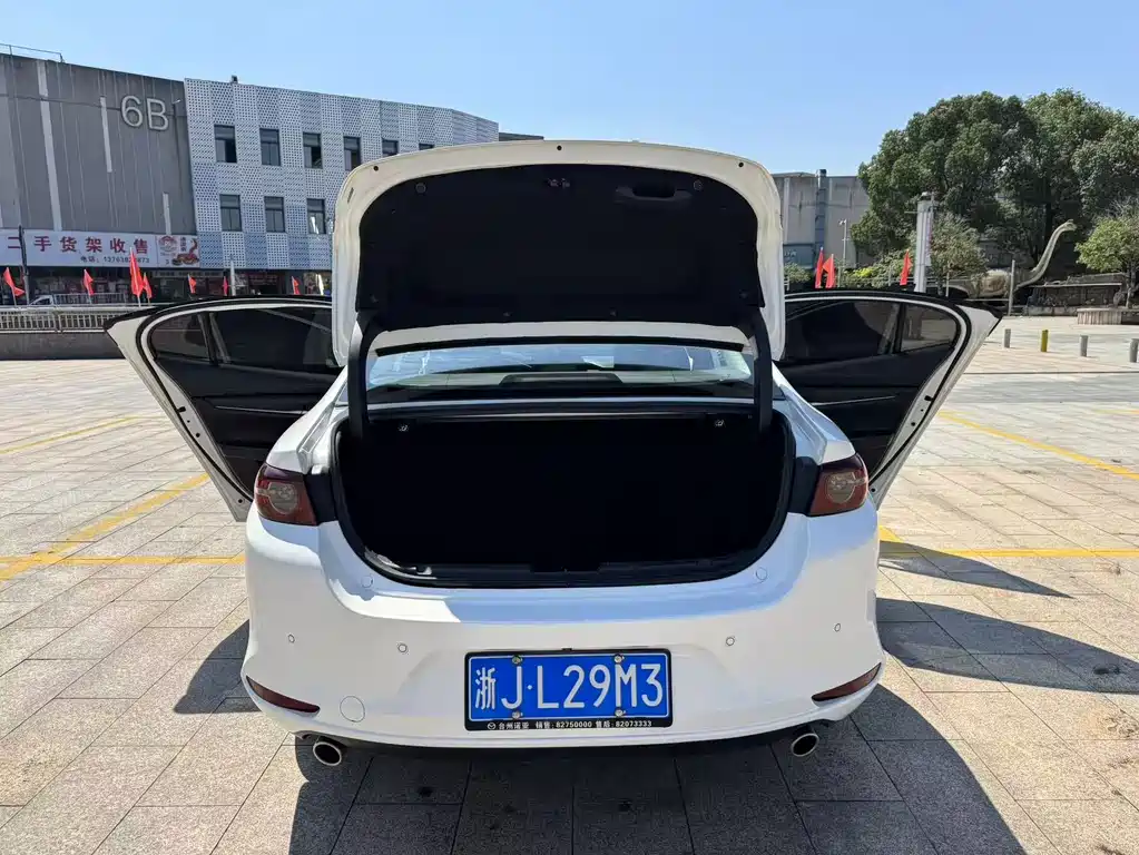Mazda 3 Axela — миниатюра 18