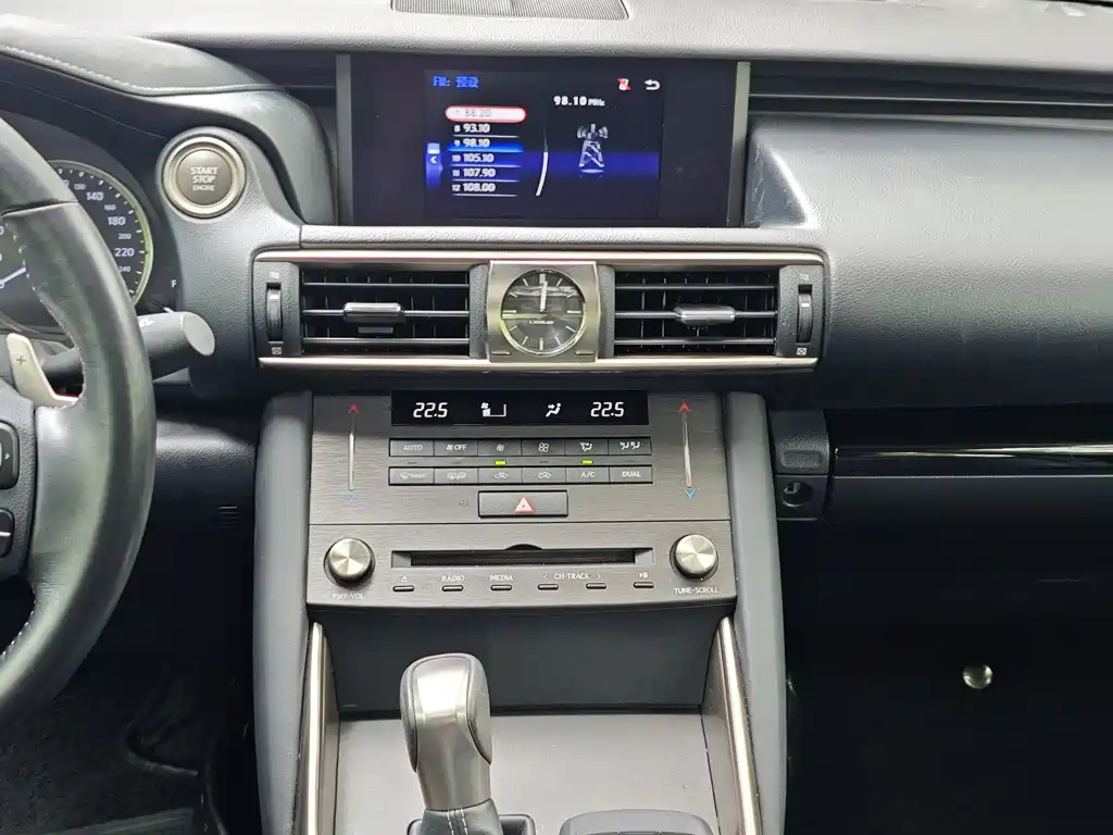 Lexus IS 2017 300 Lead