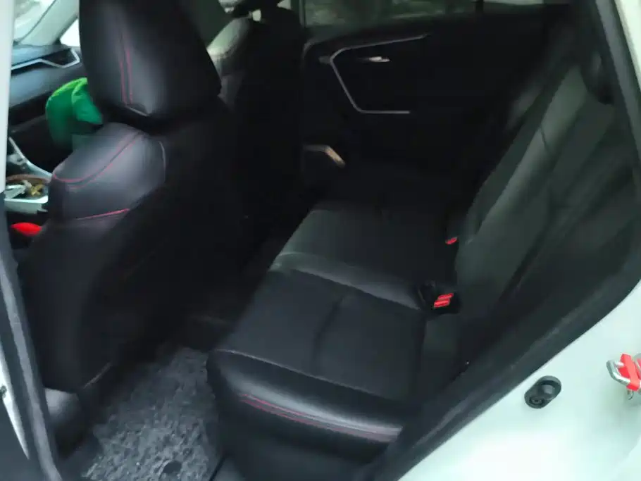 Toyota RAV4 — миниатюра 11
