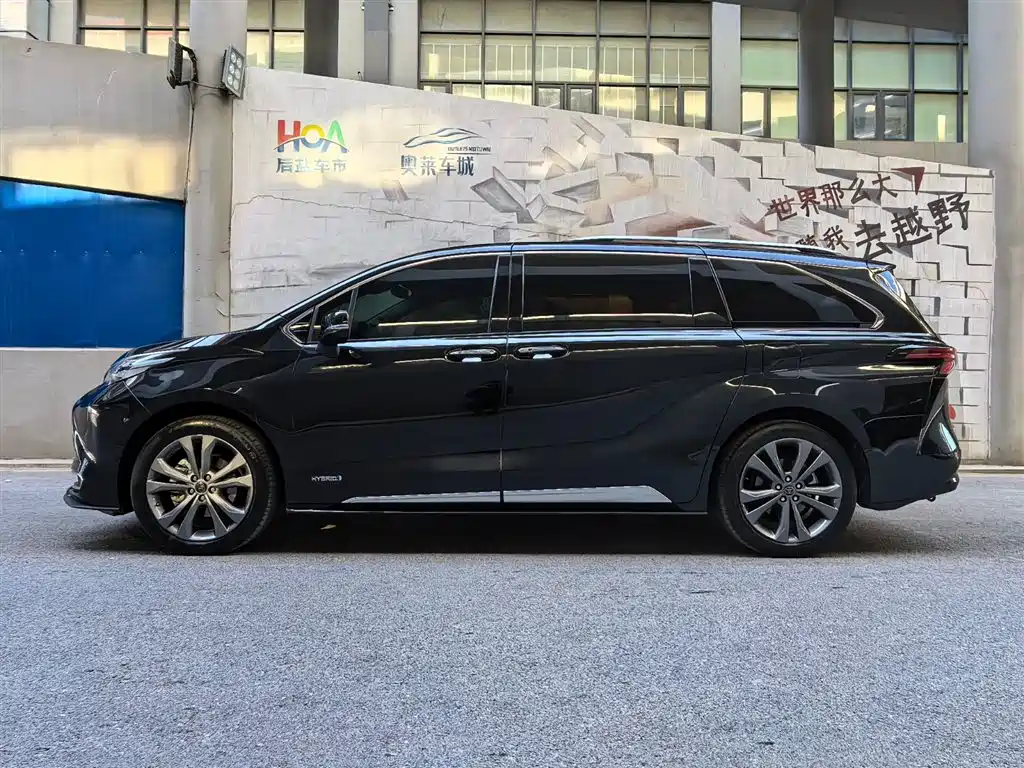 TOYOTA SIENNA