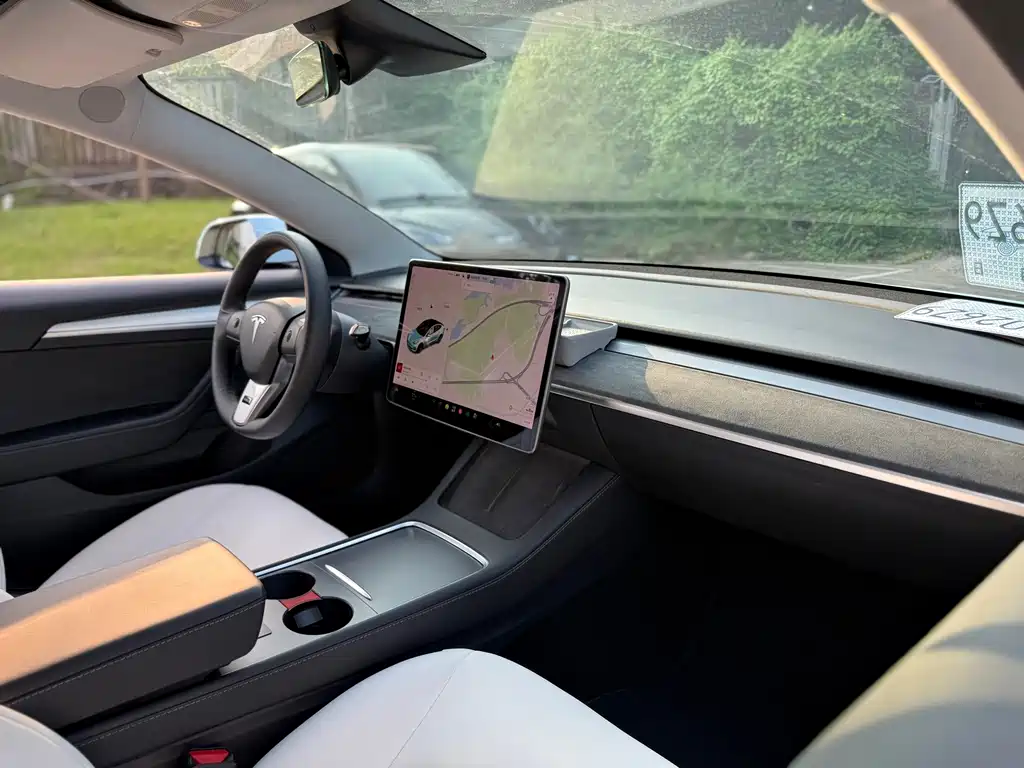 Tesla Model 3 — миниатюра 17