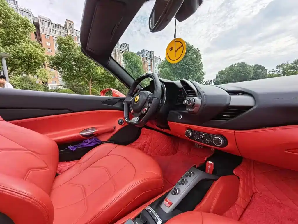 Ferrari 488 — миниатюра 6