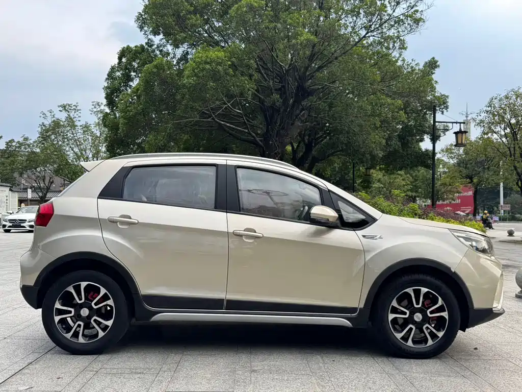 Geely Vision X3 — миниатюра 13