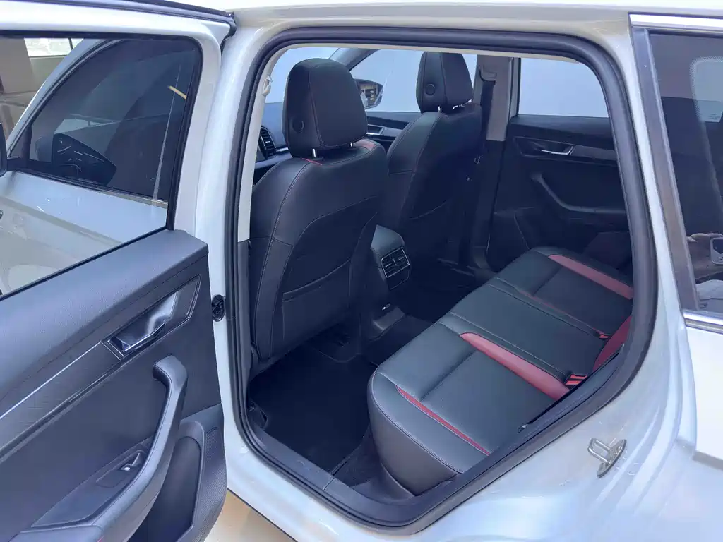 Skoda Karoq 2023 TSI280