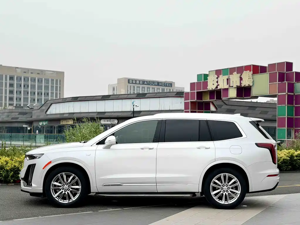 Cadillac XT6 2022 2.0T мест Luxury
