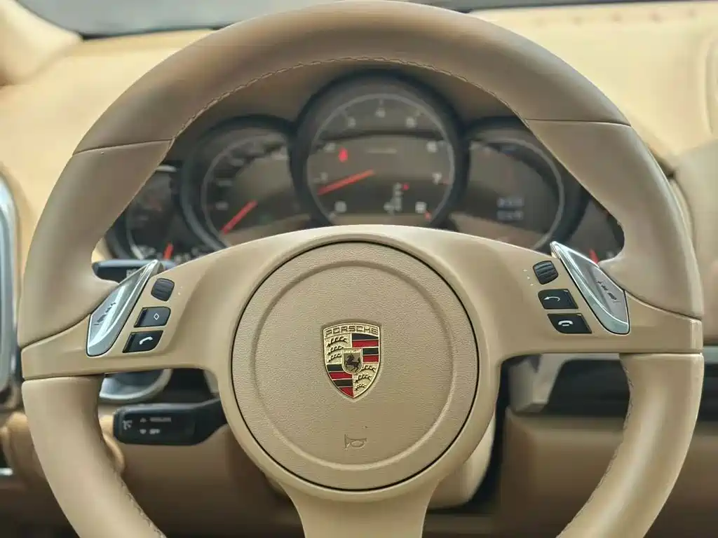 Porsche Cayenne — миниатюра 6