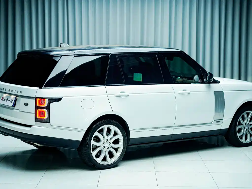 Land Rover Range Rover 2022 3.0 L6 400PS
