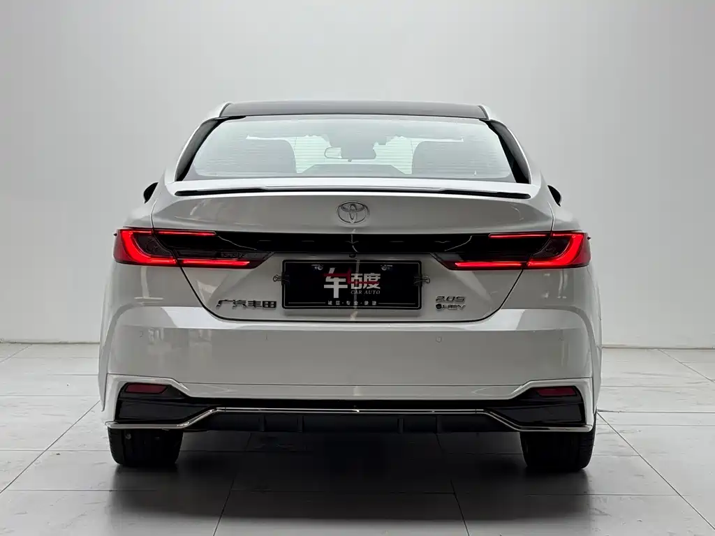Toyota Camry — миниатюра 5