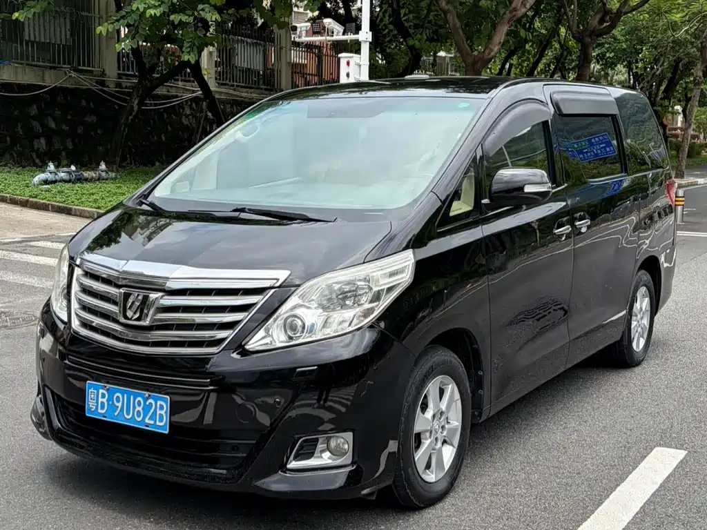 Toyota Alphard — миниатюра 3