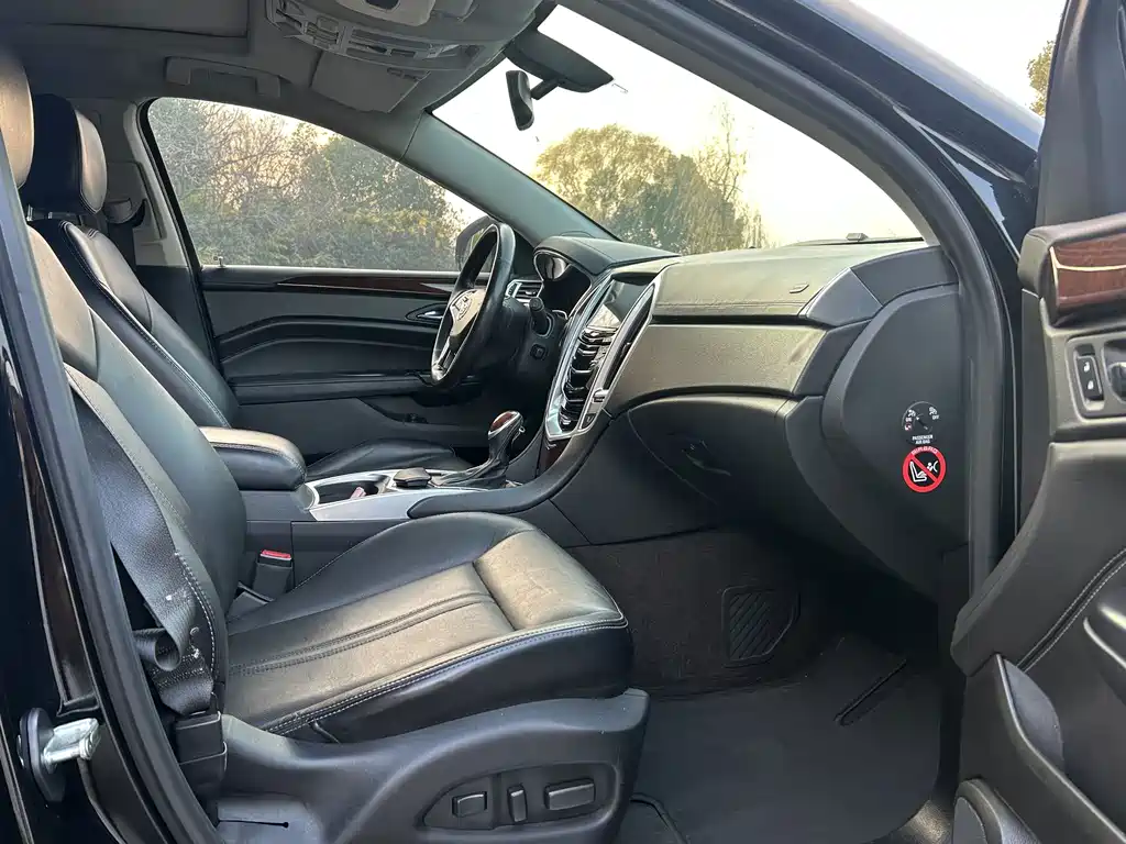 Cadillac SRX — миниатюра 12