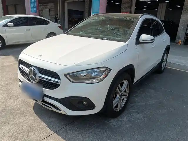 MERCEDES-BENZ GLA