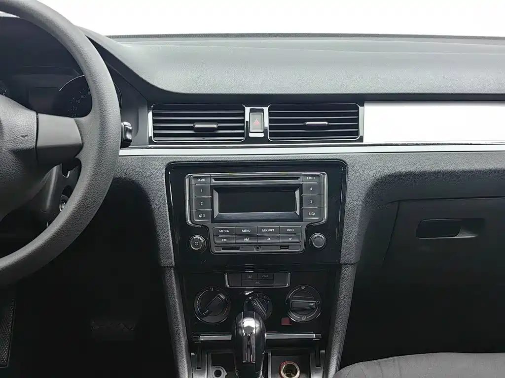 Volkswagen Bora — миниатюра 12