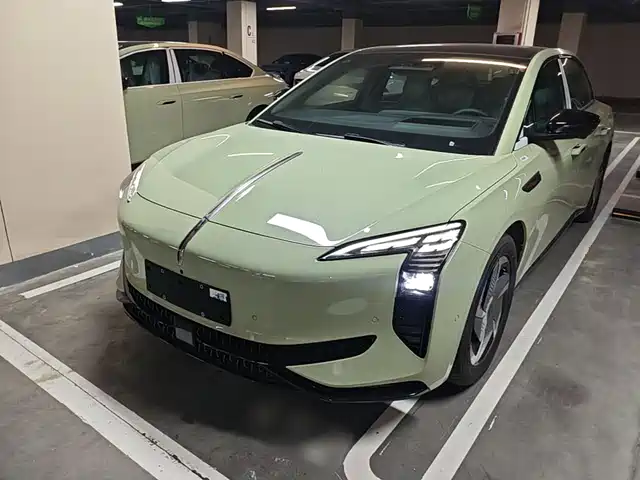 2026 Hongqi EH7
