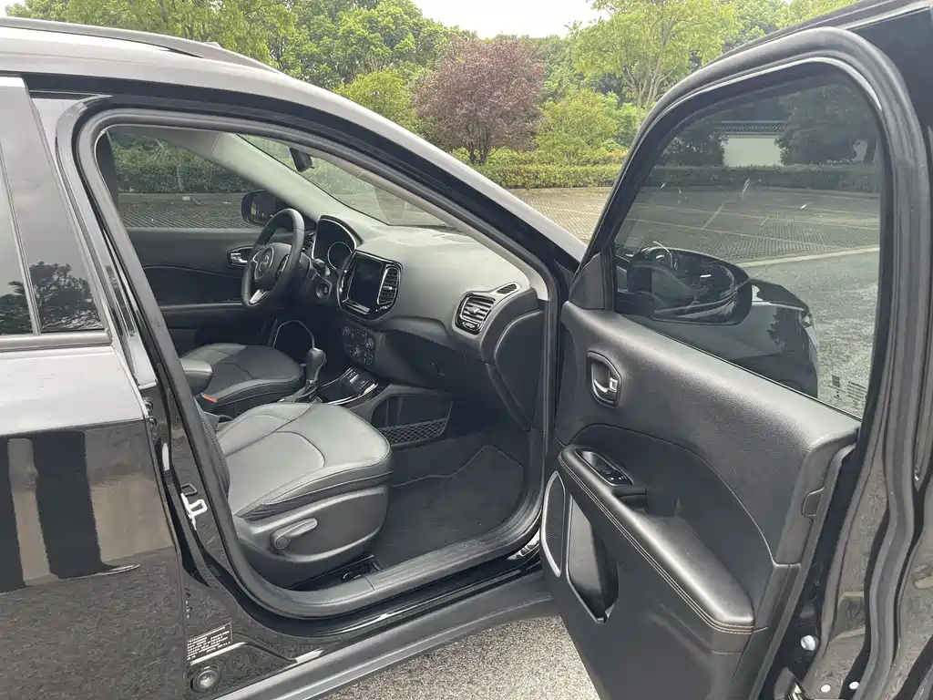 Jeep Compass — миниатюра 6