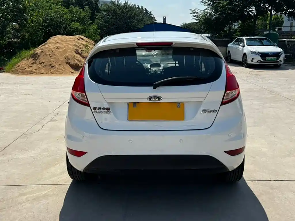 Ford Fiesta 2013 1.5L AT Fashion