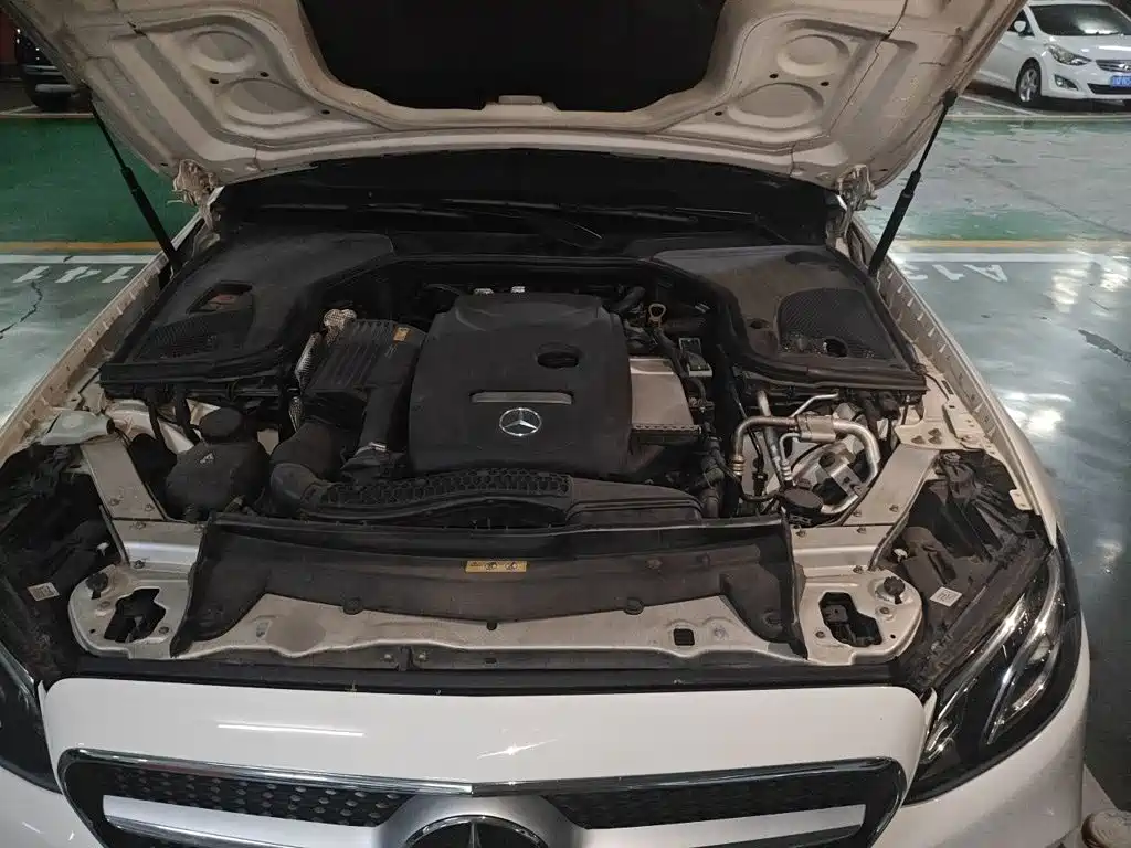 Mercedes-Benz E-Class (Import) — миниатюра 11