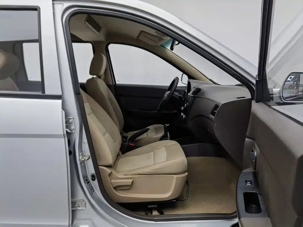 Wuling Hongguang — миниатюра 23