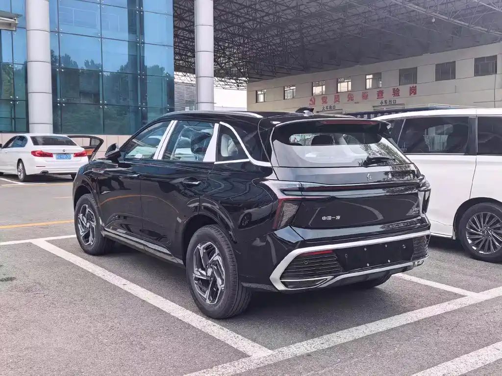 Hongqi Hongqi HS3 — миниатюра 6
