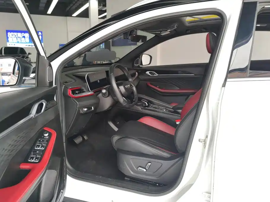 Geely Binyue — миниатюра 9